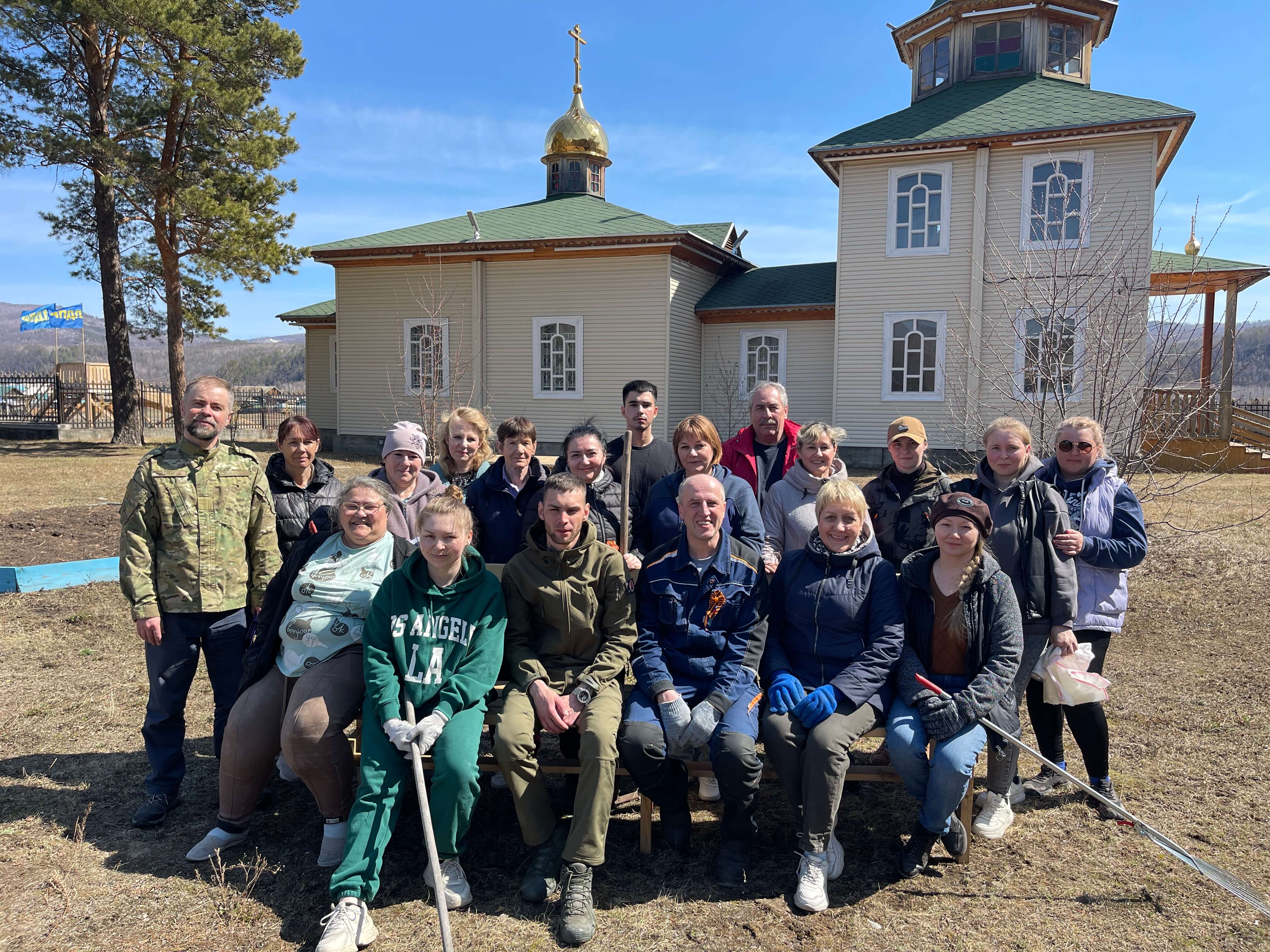 Вид на Никольский храм пгт. Усть-Карск